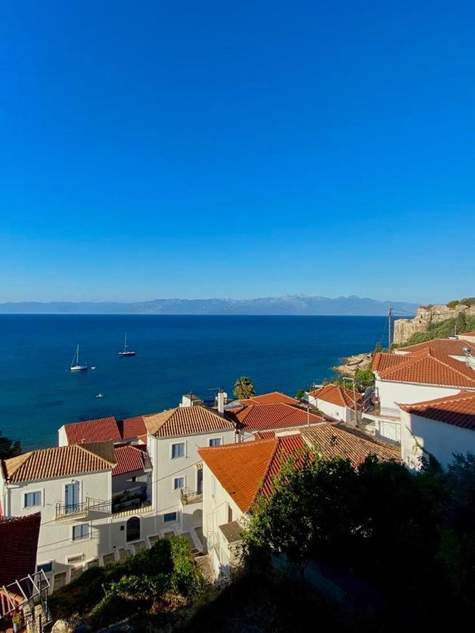 Blu Blu Apartment With Castle View Корони Экстерьер фото